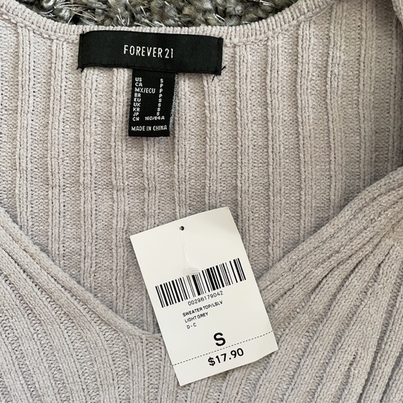 Cropped Sweater - Picture 4 of 4